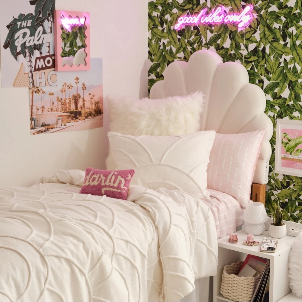 Dormify Andie Arched Tufted Comforter & Sham Set Size Twin / Twin XL